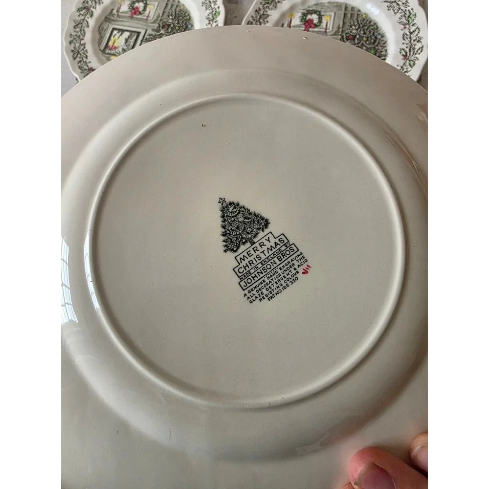 Vintage Johnson bros Xmas merry dinner 10.5 inch plate fireplace tree scene